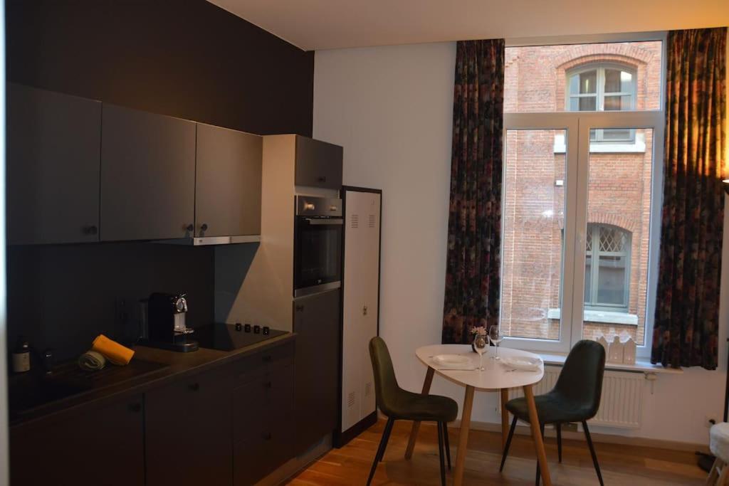 Hippe Studio In Historisch Gebouw In Oude Centrum แอนต์เวิร์ป ภายนอก รูปภาพ