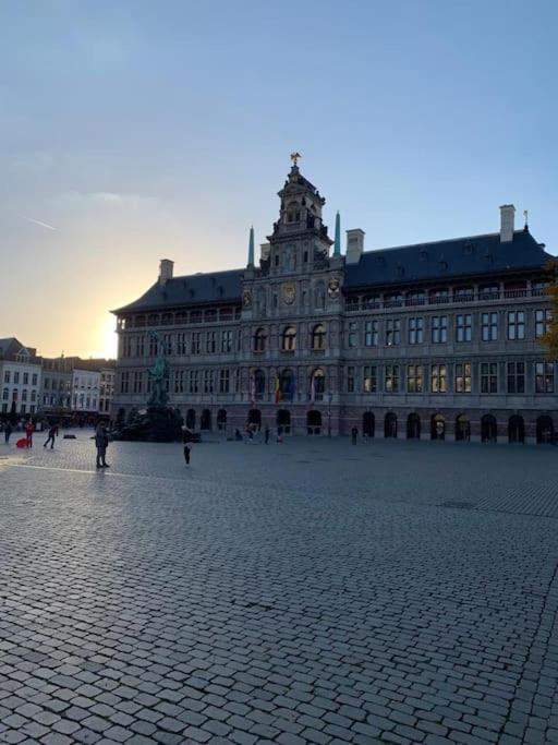 Hippe Studio In Historisch Gebouw In Oude Centrum แอนต์เวิร์ป ภายนอก รูปภาพ